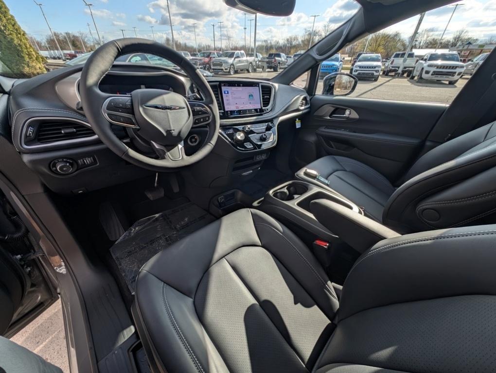 new 2025 Chrysler Pacifica car, priced at $43,527