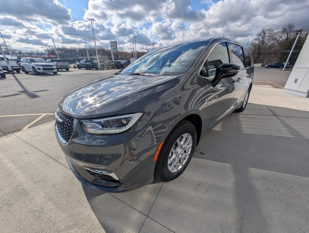 new 2025 Chrysler Pacifica car, priced at $43,527