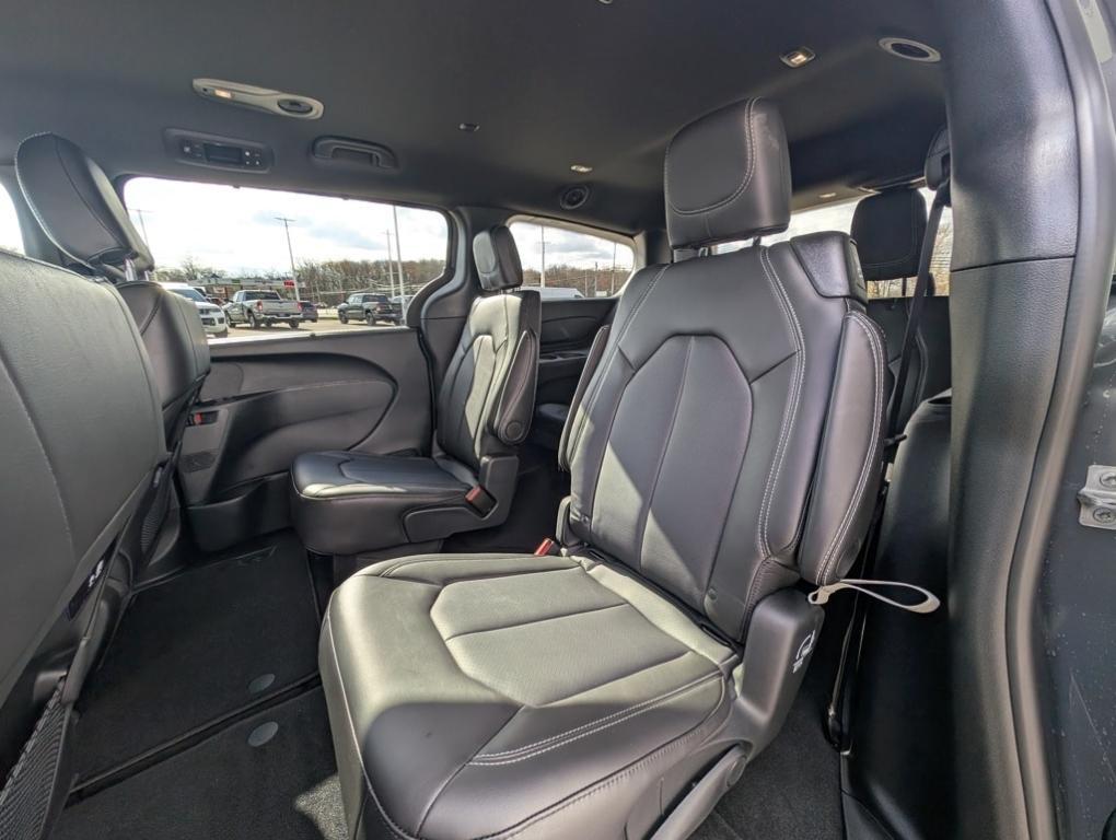 new 2025 Chrysler Pacifica car, priced at $43,527