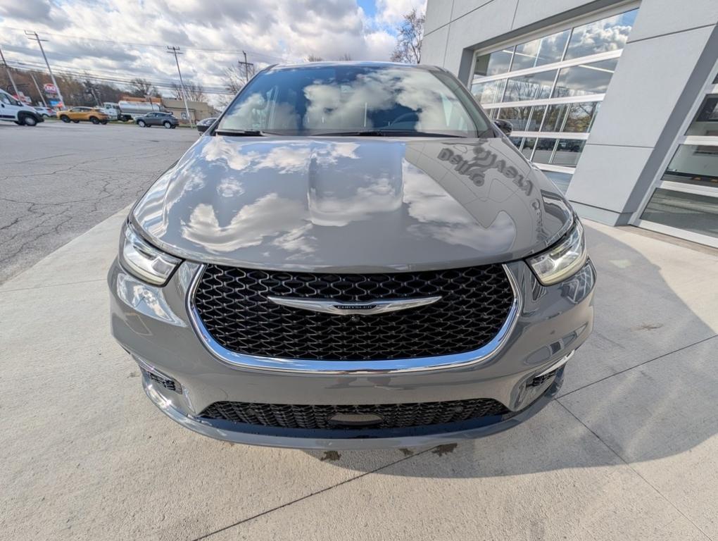 new 2025 Chrysler Pacifica car, priced at $43,527