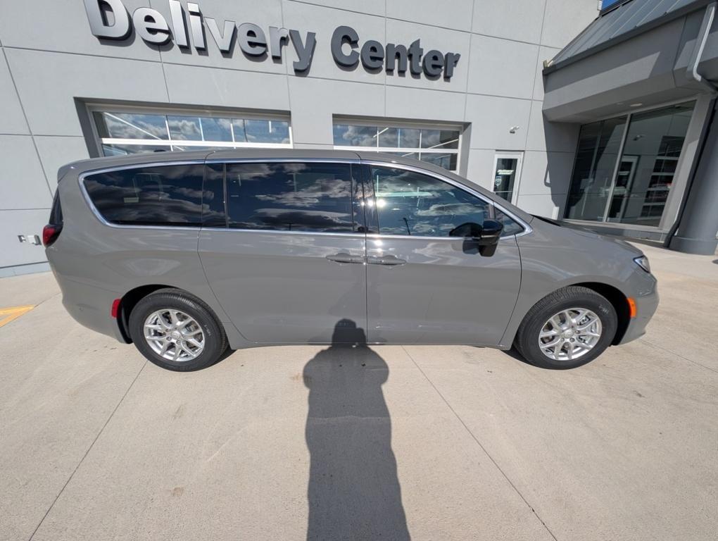 new 2025 Chrysler Pacifica car, priced at $43,527