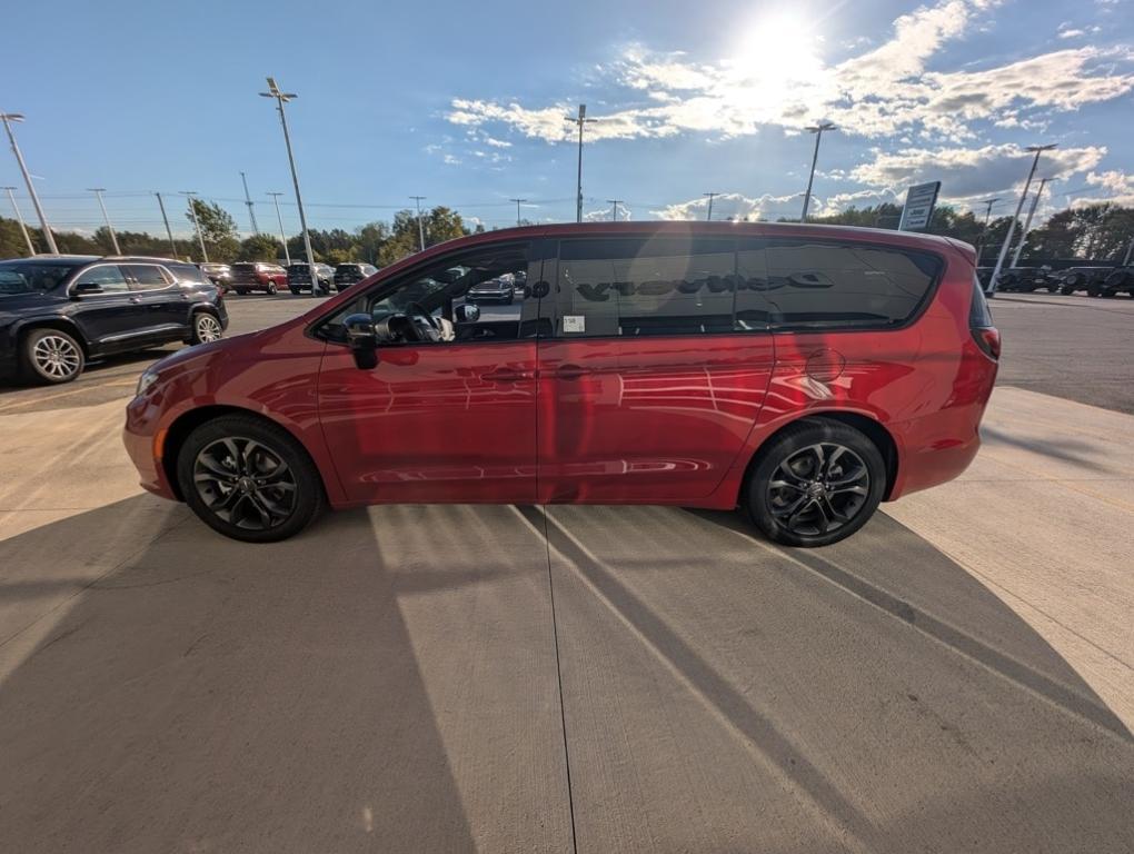 new 2026 Chrysler Pacifica car, priced at $44,680