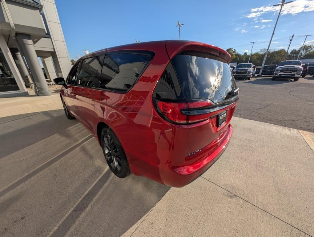new 2026 Chrysler Pacifica car, priced at $44,680