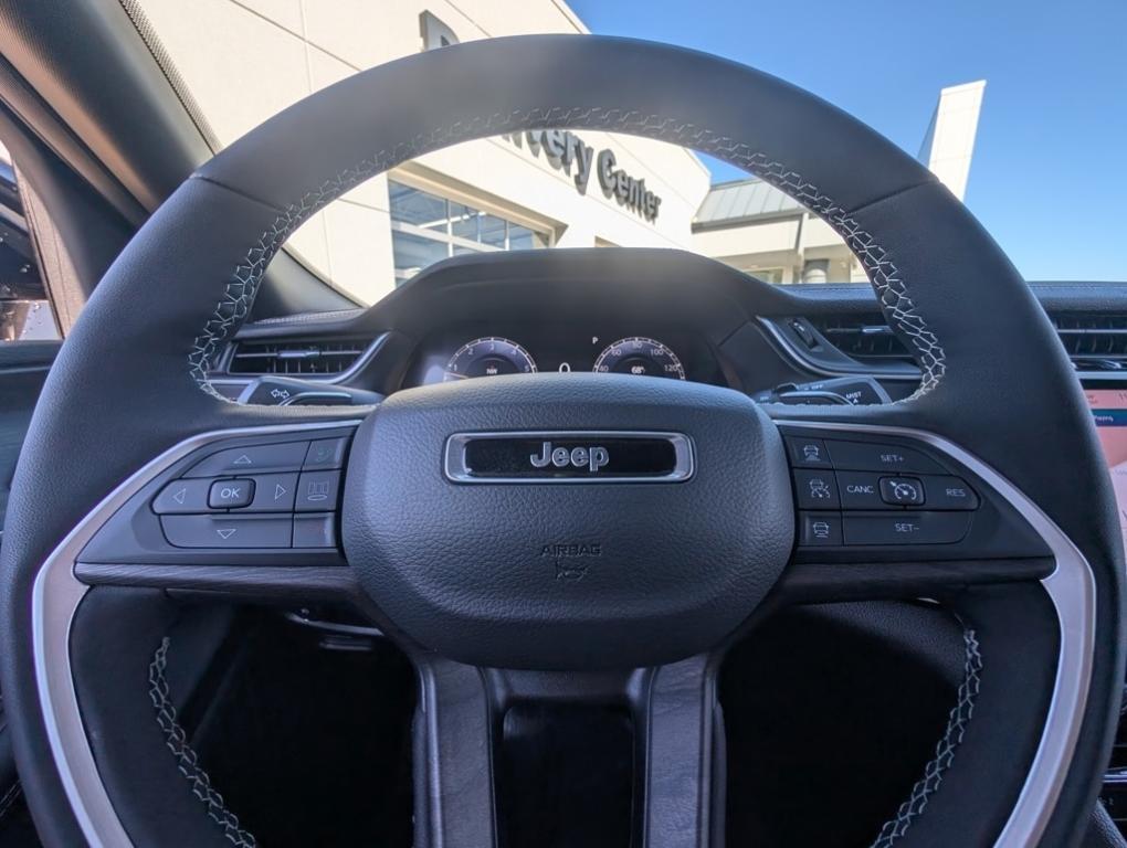new 2025 Jeep Grand Cherokee car, priced at $47,760