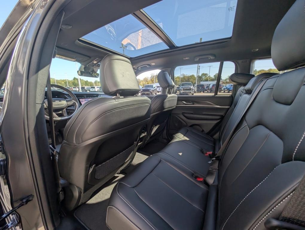 new 2025 Jeep Grand Cherokee car, priced at $47,760