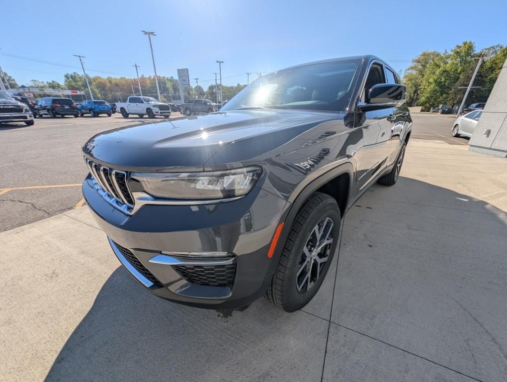 new 2025 Jeep Grand Cherokee car, priced at $47,760