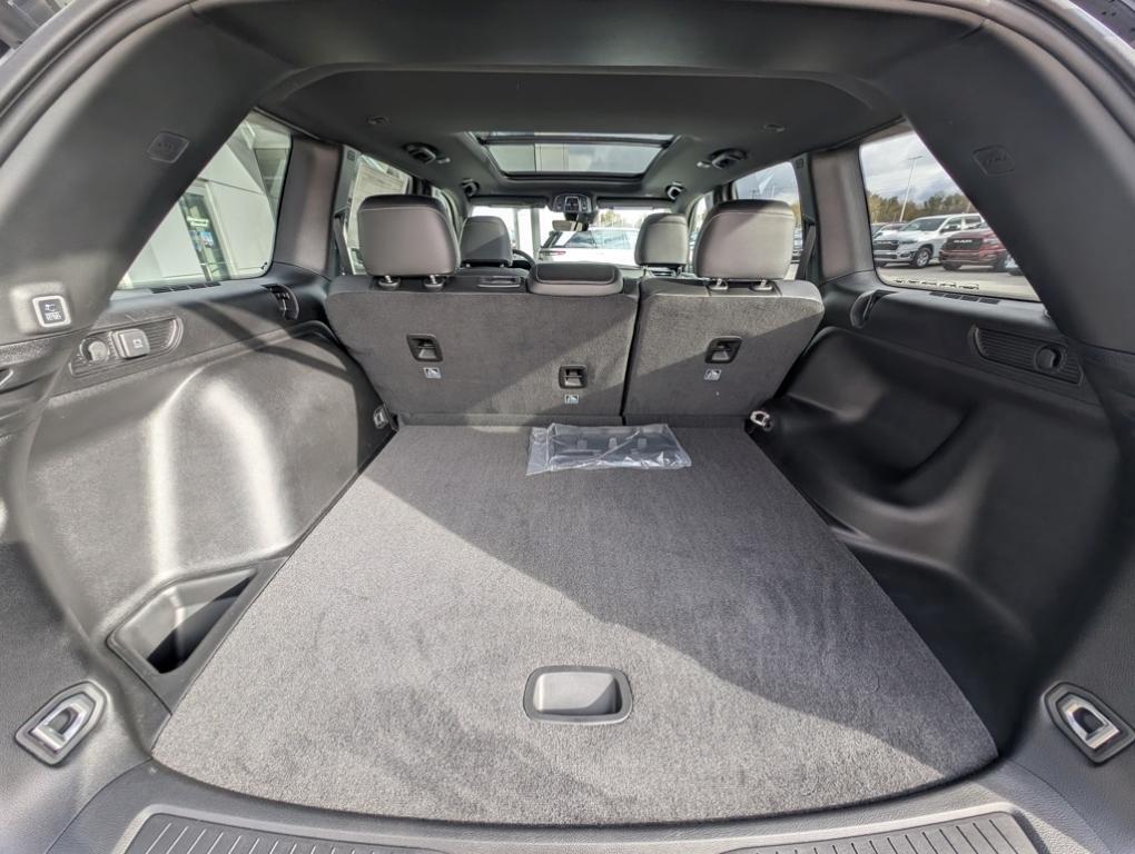 new 2025 Jeep Grand Cherokee car, priced at $47,760