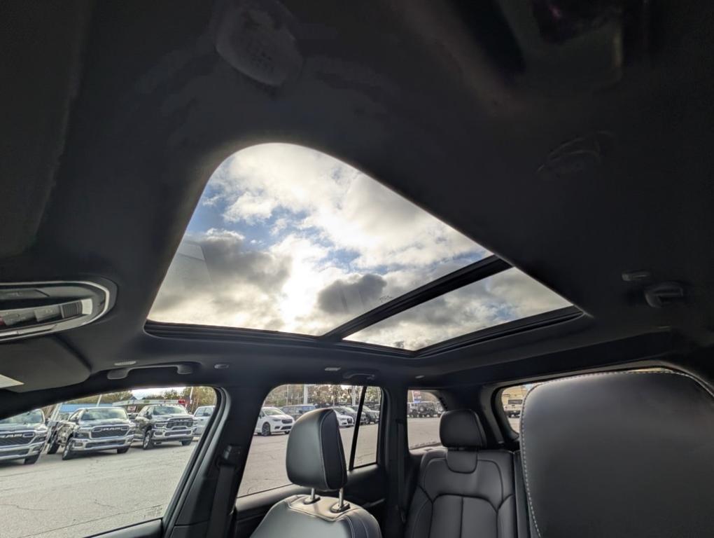 new 2025 Jeep Grand Cherokee car, priced at $47,760