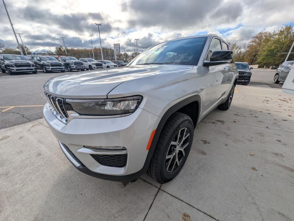 new 2025 Jeep Grand Cherokee car, priced at $47,760