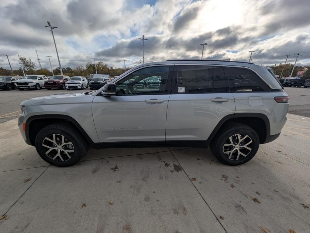 new 2025 Jeep Grand Cherokee car, priced at $47,760