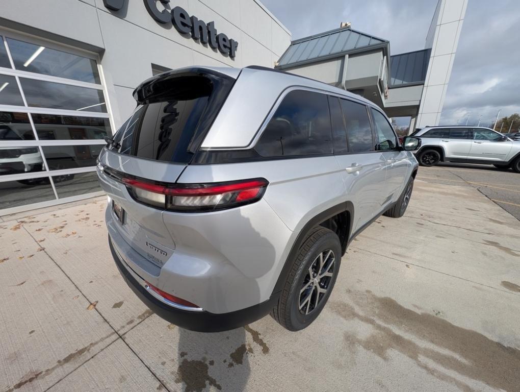 new 2025 Jeep Grand Cherokee car, priced at $47,760