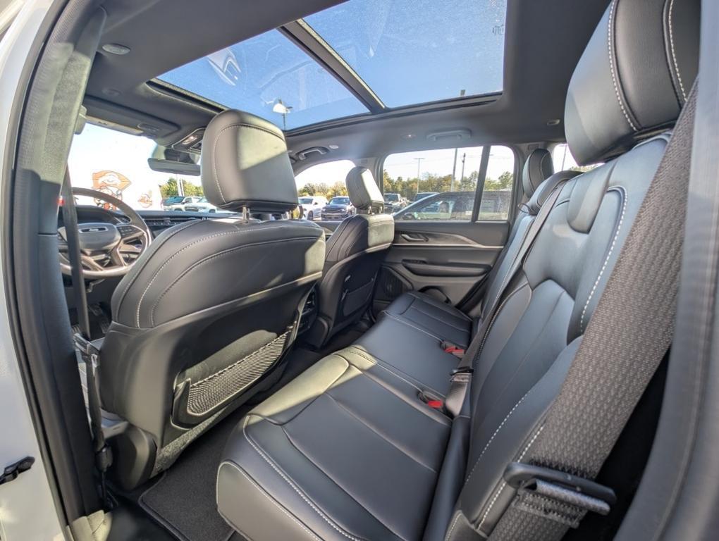 new 2025 Jeep Grand Cherokee car, priced at $49,890