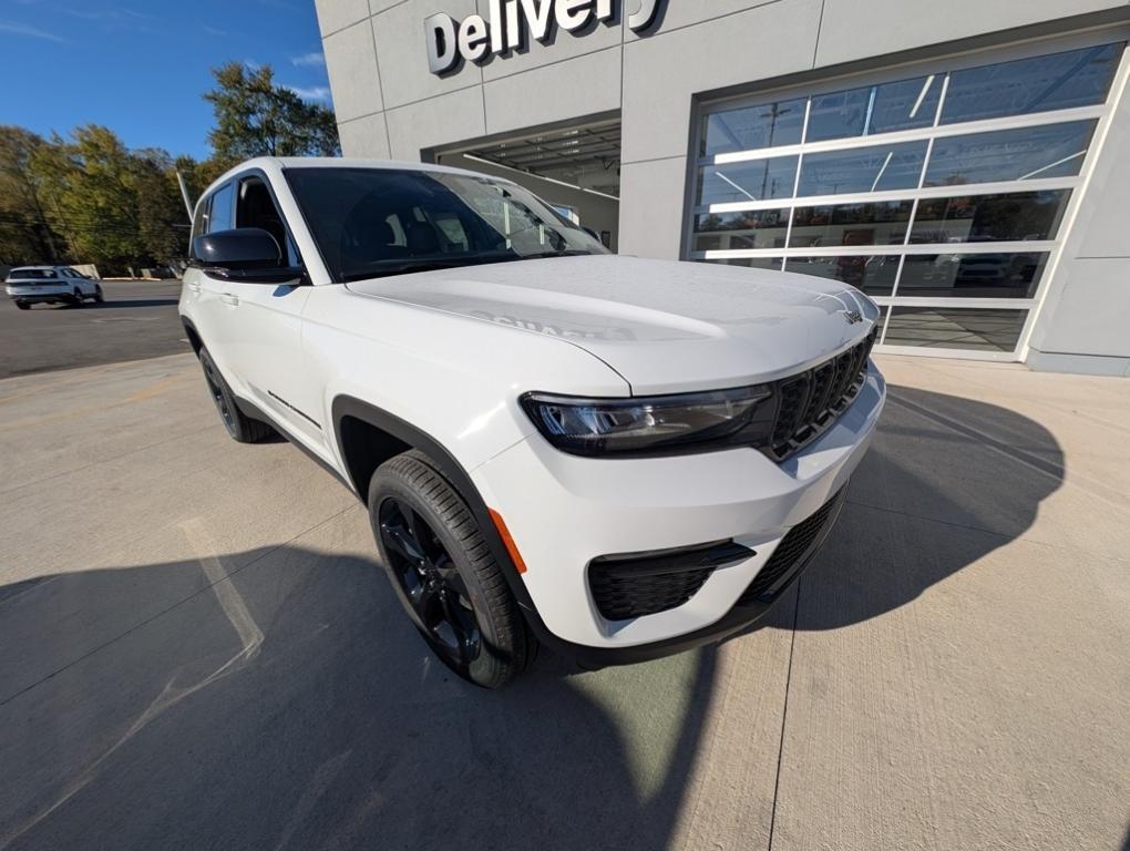 new 2025 Jeep Grand Cherokee car, priced at $49,890