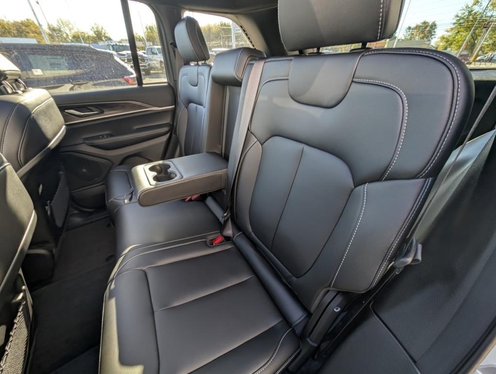 new 2025 Jeep Grand Cherokee car, priced at $49,890