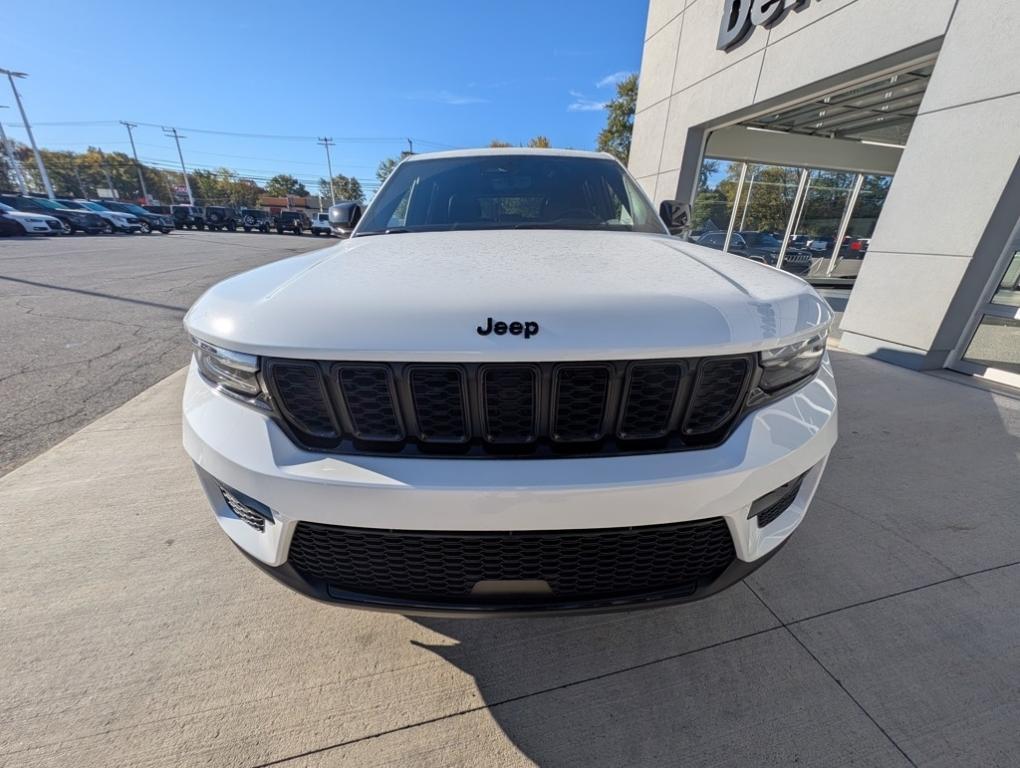 new 2025 Jeep Grand Cherokee car, priced at $49,890