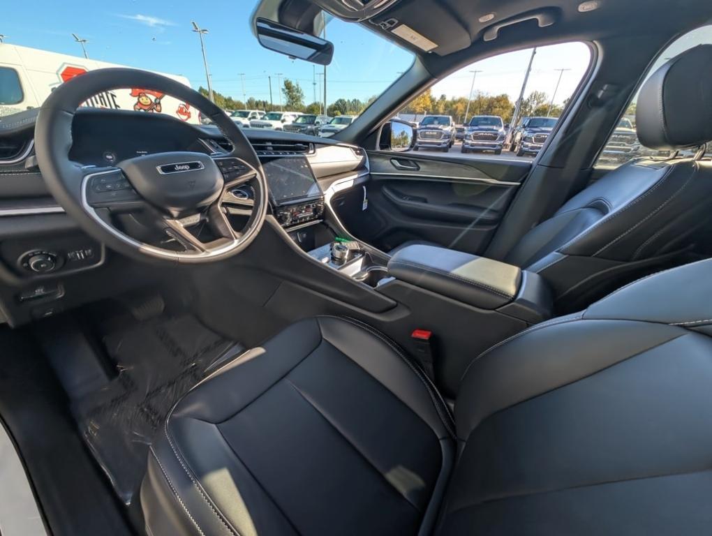 new 2025 Jeep Grand Cherokee car, priced at $49,890