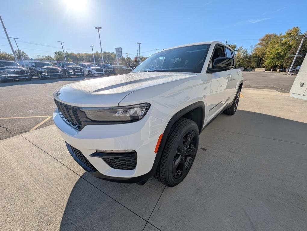new 2025 Jeep Grand Cherokee car, priced at $49,890