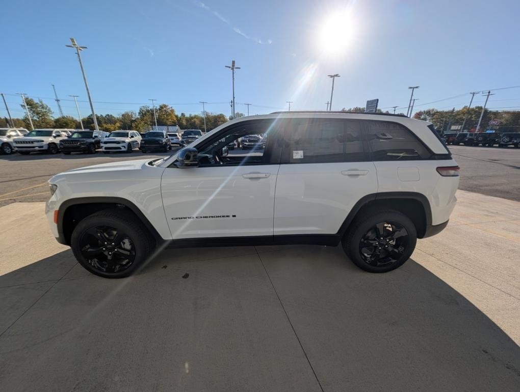 new 2025 Jeep Grand Cherokee car, priced at $49,890