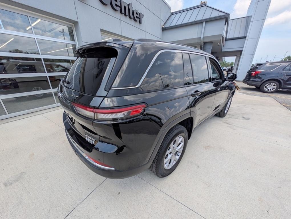 used 2022 Jeep Grand Cherokee car, priced at $30,000