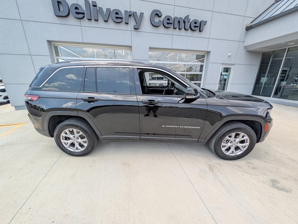 used 2022 Jeep Grand Cherokee car, priced at $30,000