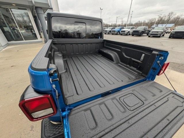 new 2025 Jeep Gladiator car, priced at $48,600