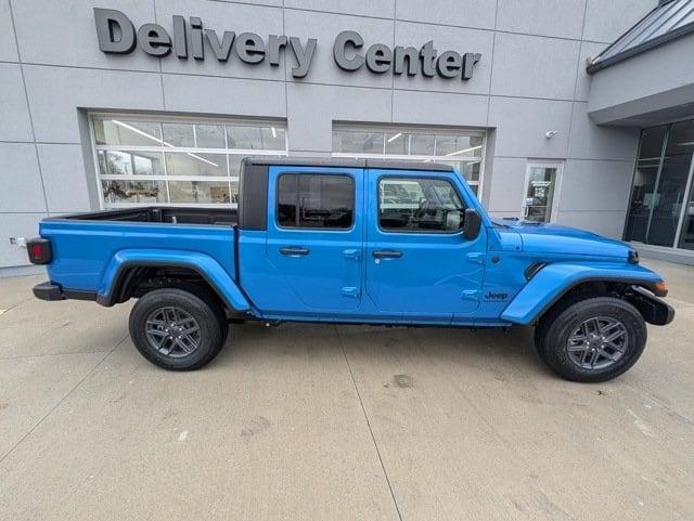 new 2025 Jeep Gladiator car, priced at $48,600