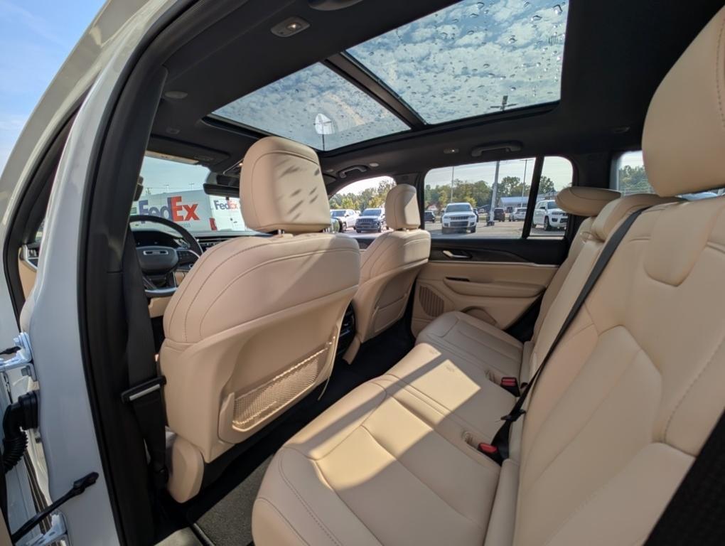 new 2025 Jeep Grand Cherokee car, priced at $45,415