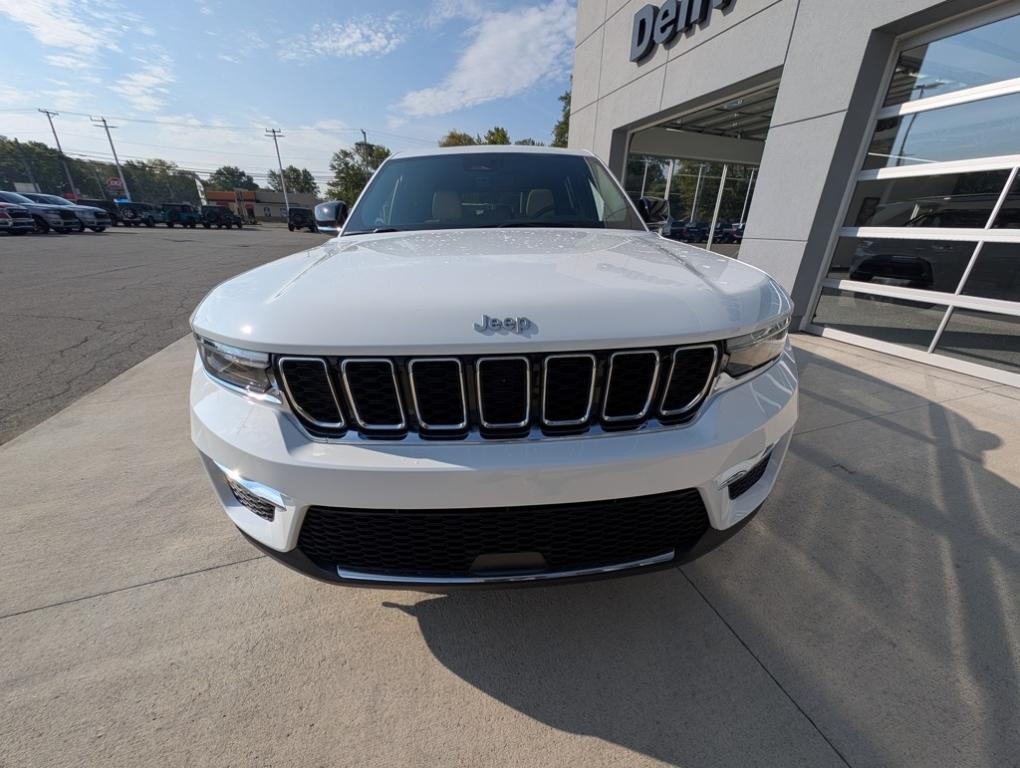 new 2025 Jeep Grand Cherokee car, priced at $45,415