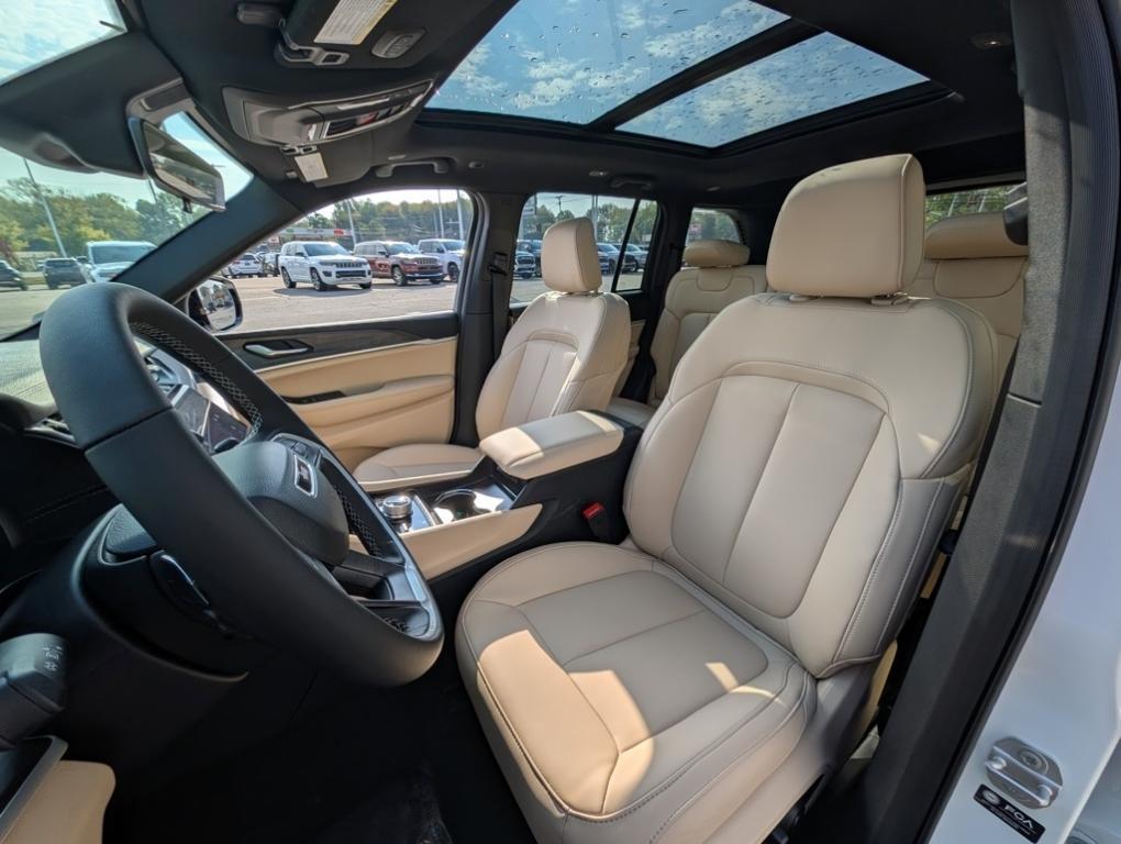 new 2025 Jeep Grand Cherokee car, priced at $45,415