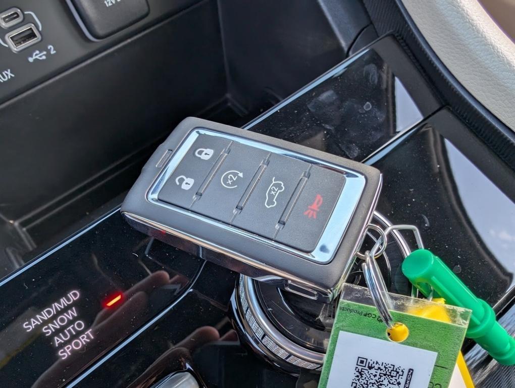 new 2025 Jeep Grand Cherokee car, priced at $45,415