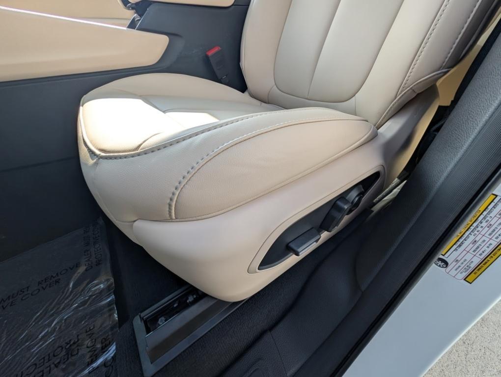 new 2025 Jeep Grand Cherokee car, priced at $45,415