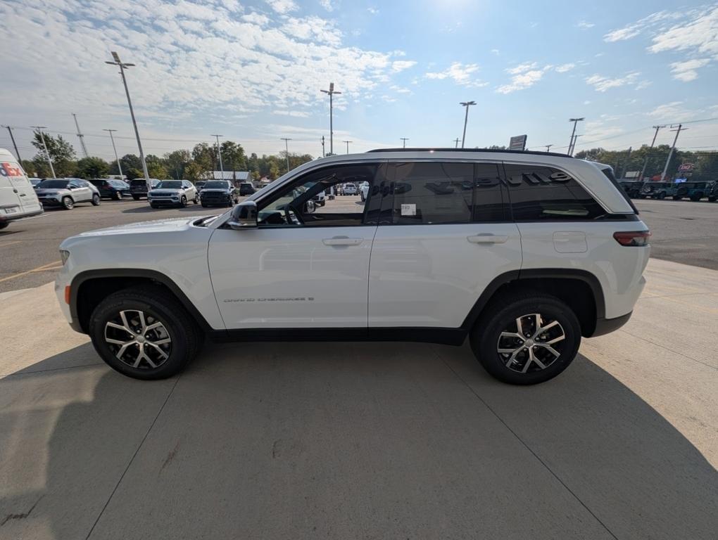 new 2025 Jeep Grand Cherokee car, priced at $45,415