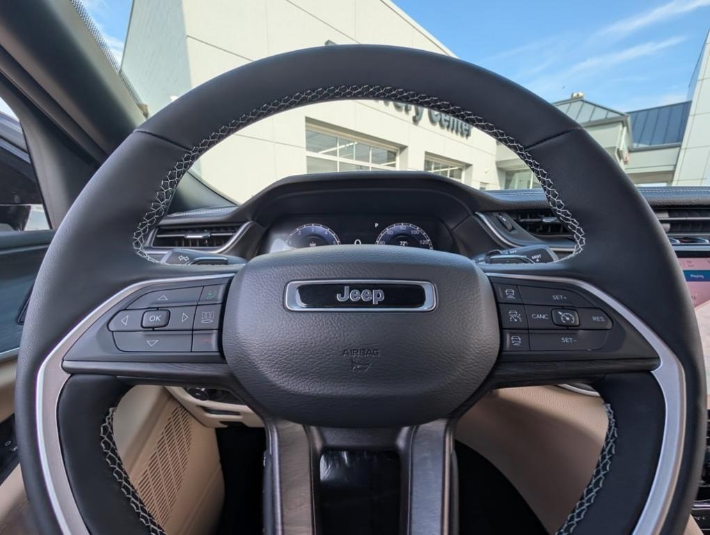new 2025 Jeep Grand Cherokee car, priced at $45,415