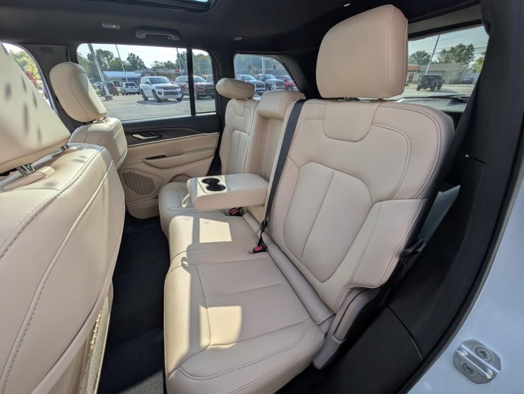 new 2025 Jeep Grand Cherokee car, priced at $45,415