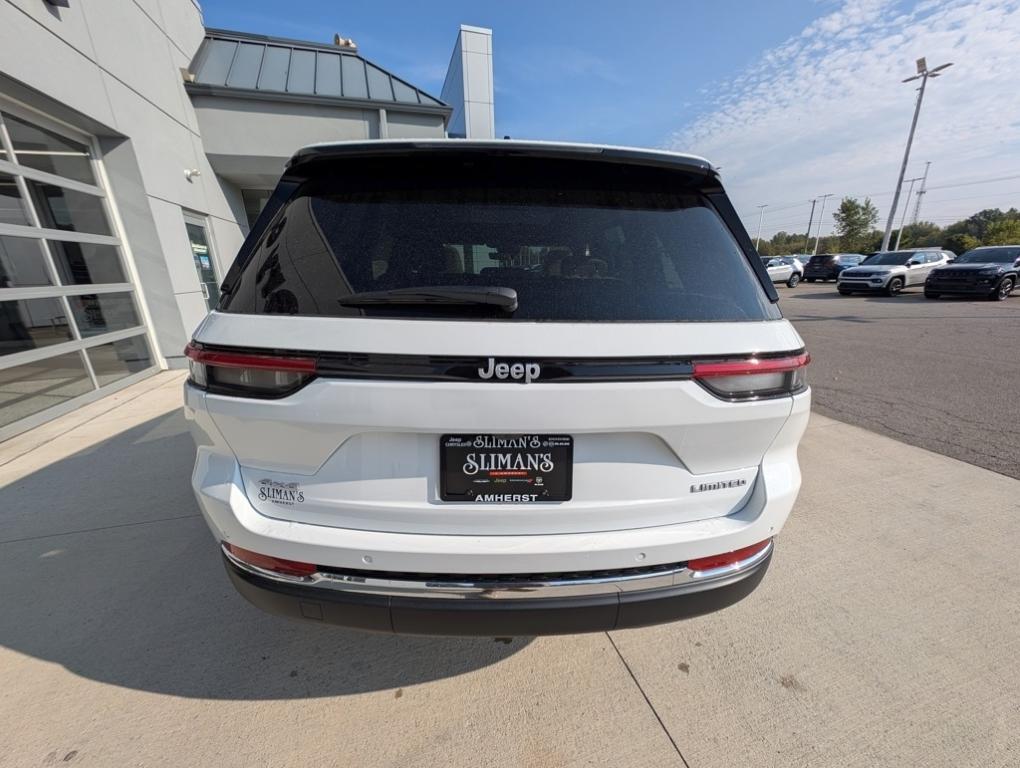 new 2025 Jeep Grand Cherokee car, priced at $45,415