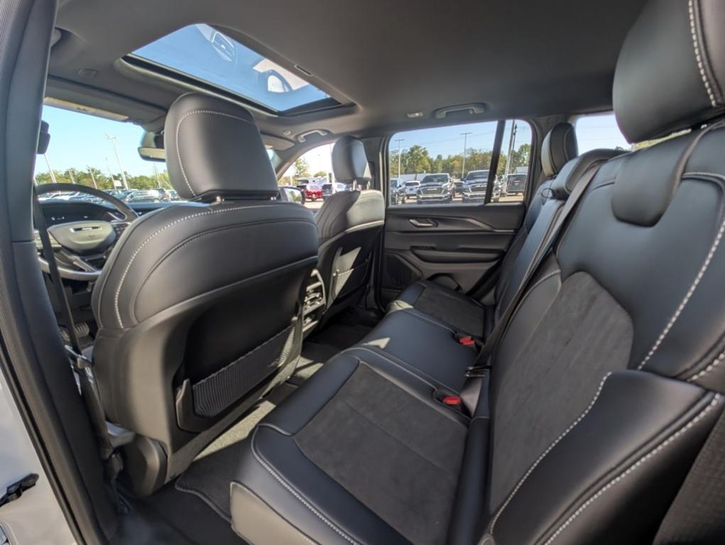 new 2025 Jeep Grand Cherokee car, priced at $43,885