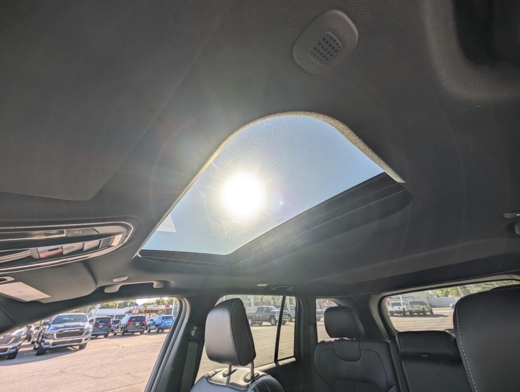 new 2025 Jeep Grand Cherokee car, priced at $43,885