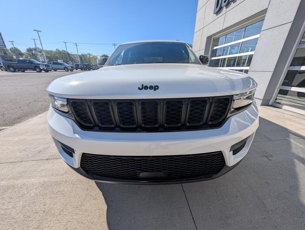 new 2025 Jeep Grand Cherokee car, priced at $43,885