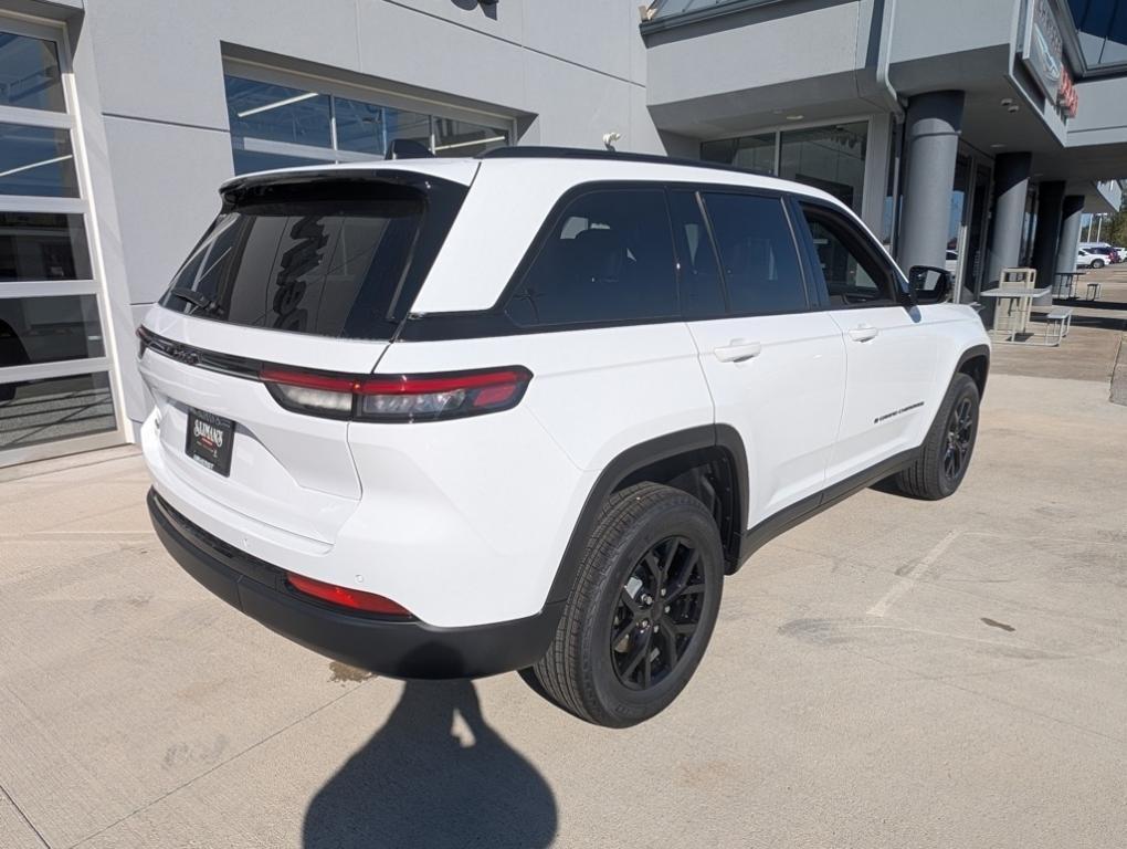 new 2025 Jeep Grand Cherokee car, priced at $43,885