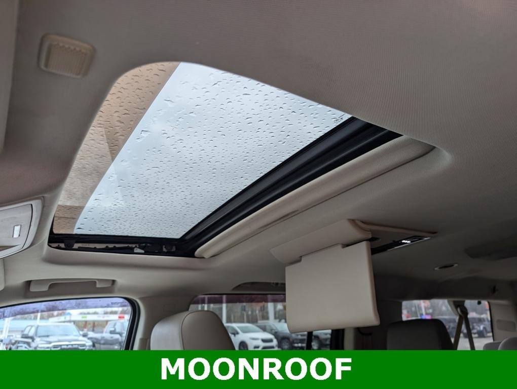 used 2015 Chevrolet Suburban car, priced at $16,000