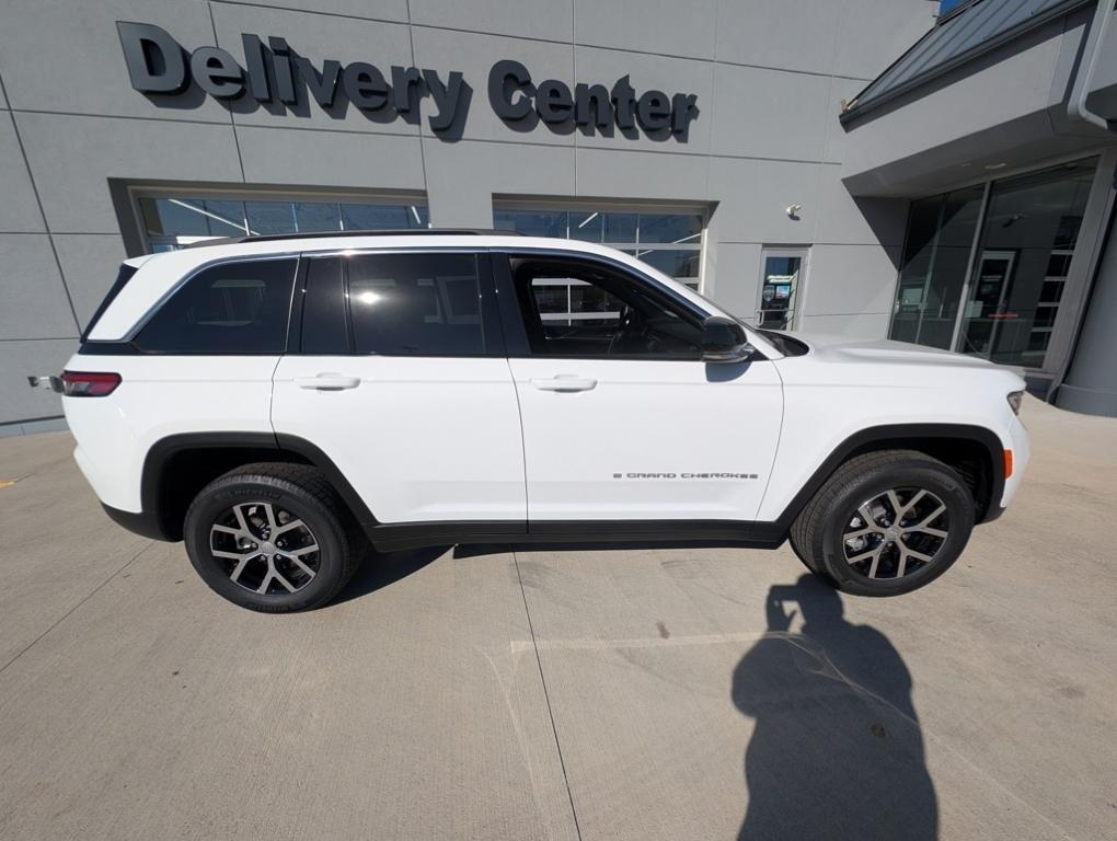 new 2025 Jeep Grand Cherokee car, priced at $47,165