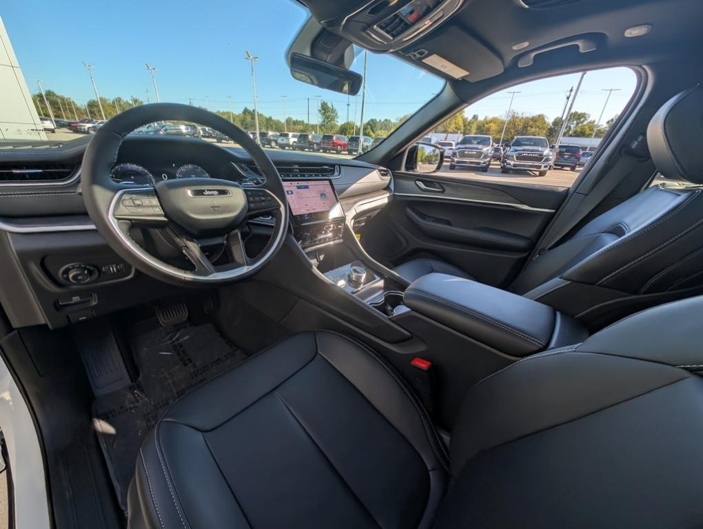 new 2025 Jeep Grand Cherokee car, priced at $47,165