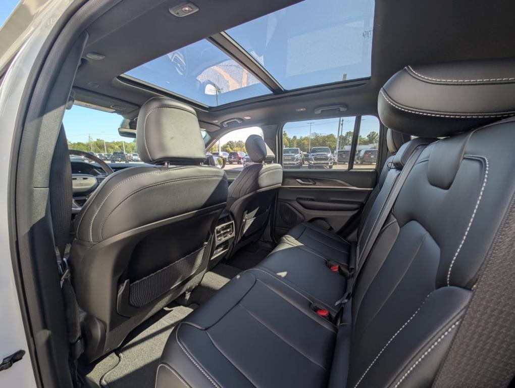 new 2025 Jeep Grand Cherokee car, priced at $47,165