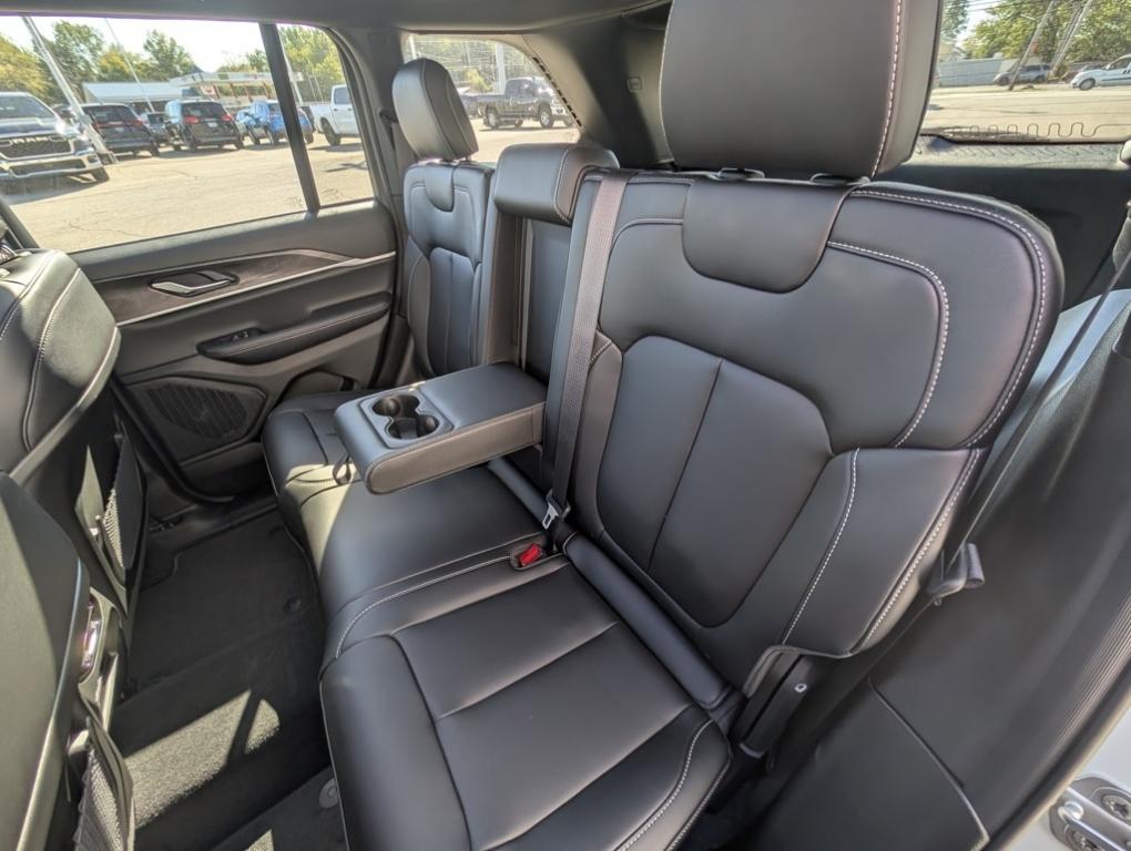 new 2025 Jeep Grand Cherokee car, priced at $47,165