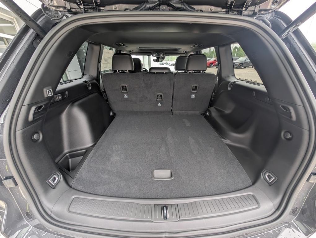 new 2025 Jeep Grand Cherokee car, priced at $42,004