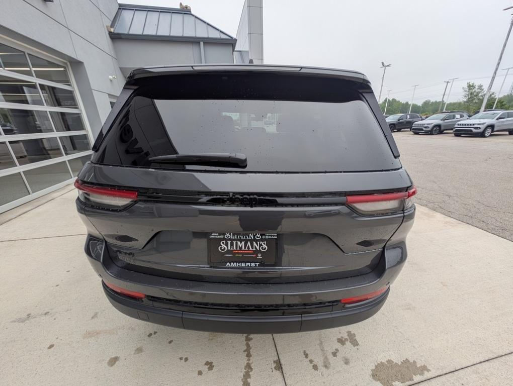 new 2025 Jeep Grand Cherokee car, priced at $42,210