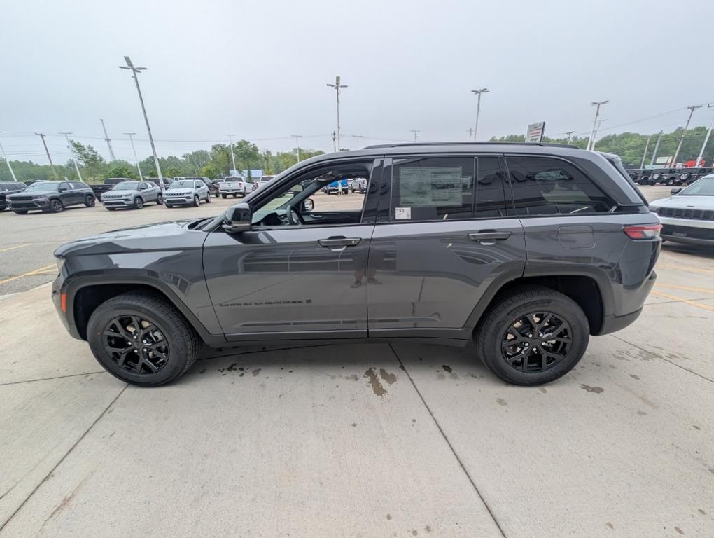 new 2025 Jeep Grand Cherokee car, priced at $42,210
