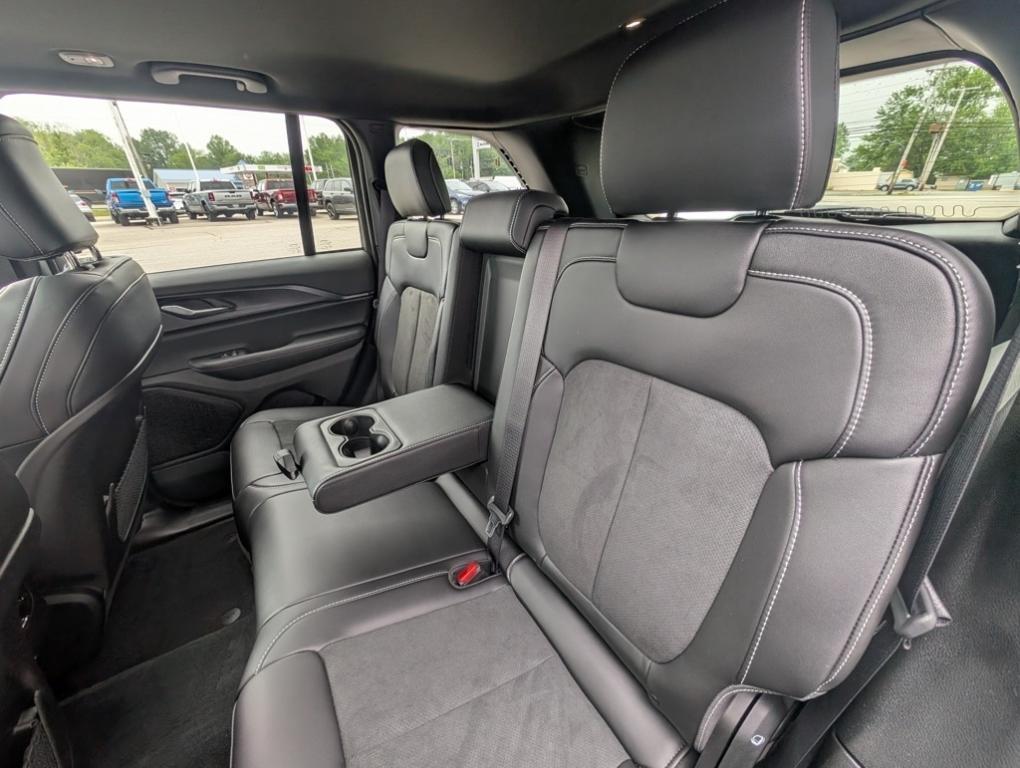 new 2025 Jeep Grand Cherokee car, priced at $42,004