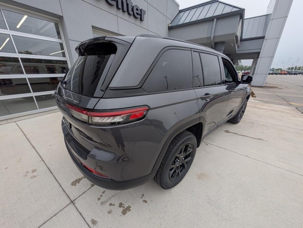 new 2025 Jeep Grand Cherokee car, priced at $42,004