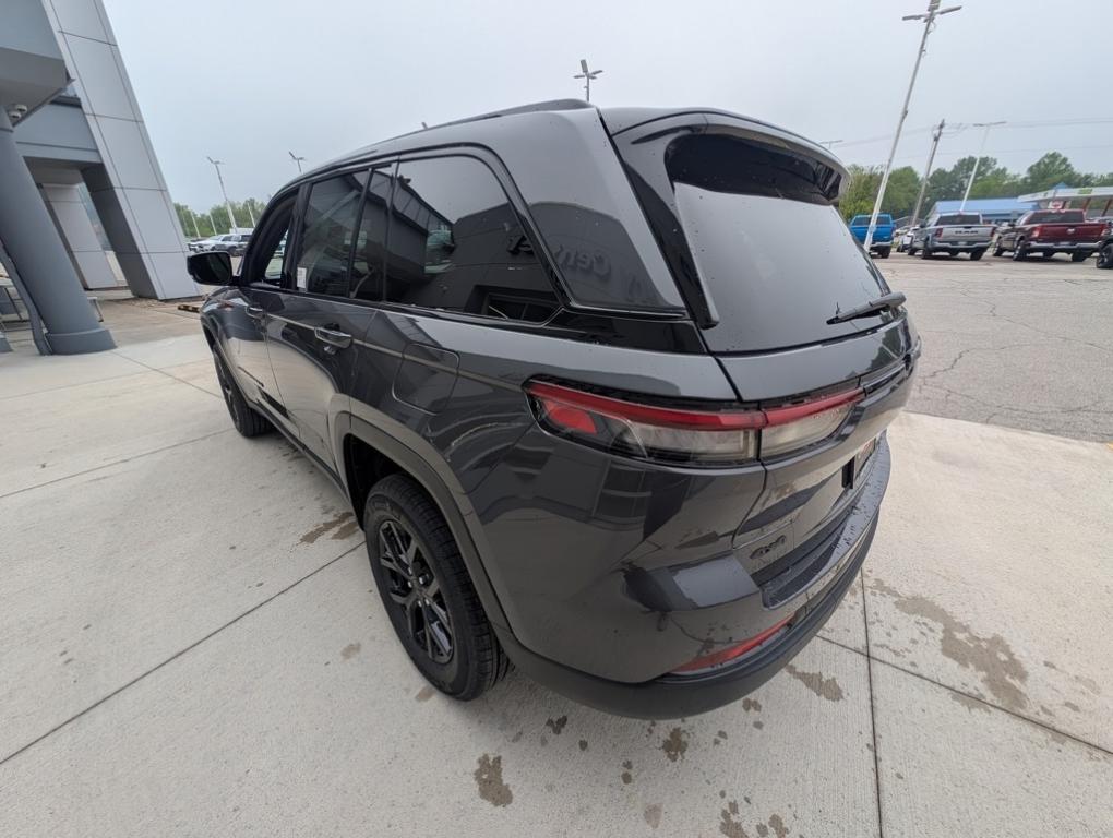 new 2025 Jeep Grand Cherokee car, priced at $42,004